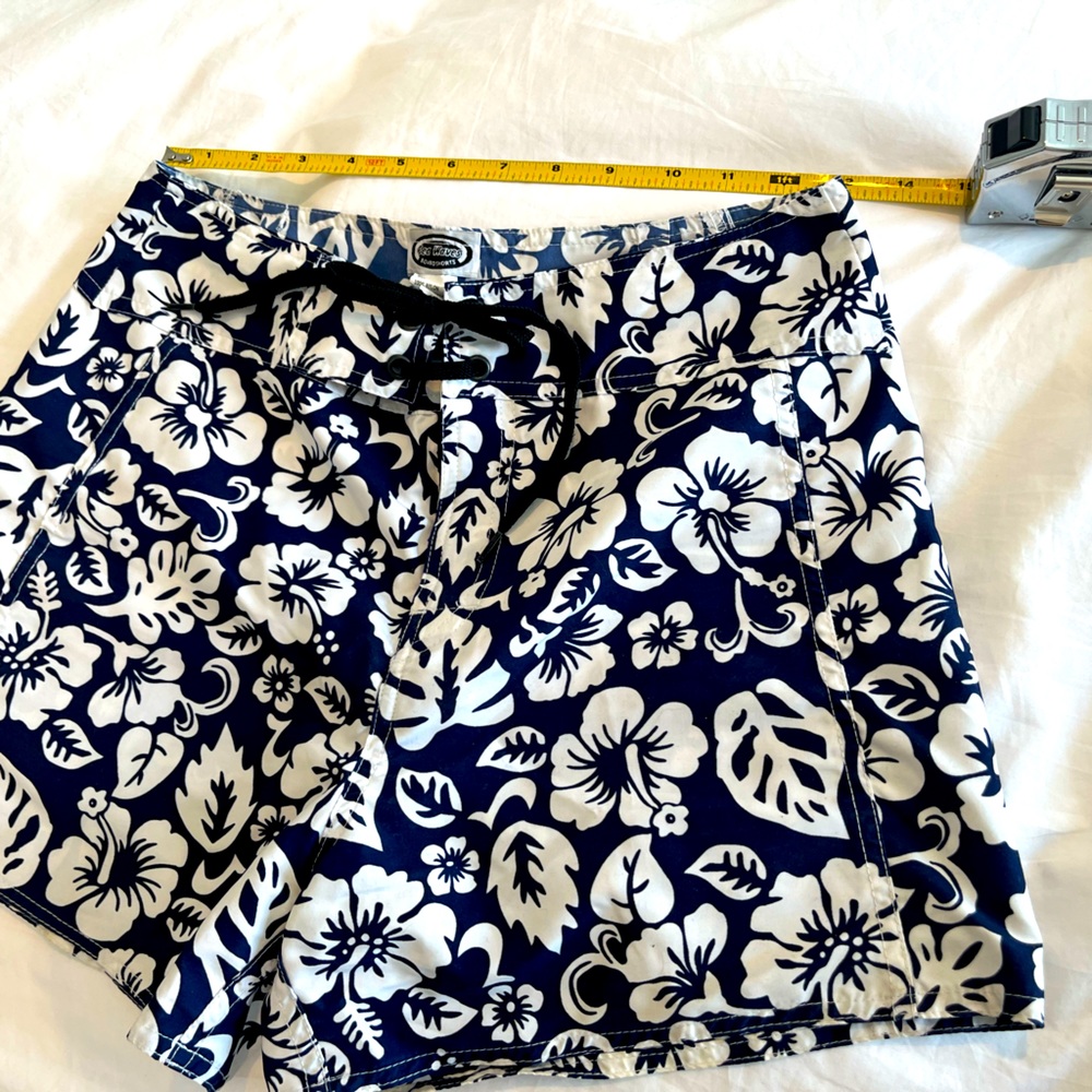 Sea Waves Boardshorts, Junior Size 7